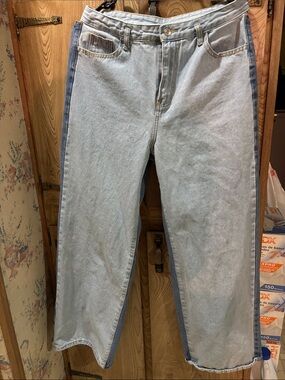 Highwaisted cut out jeans waist band detail, Shein size L Wide Leg